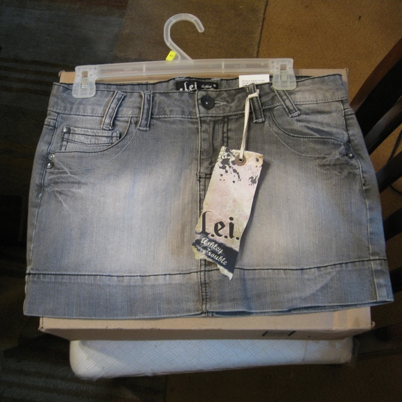L.e.i. Mini Denim Skirt  Juniors Size: 9 NEW! - Picture 1 of 4